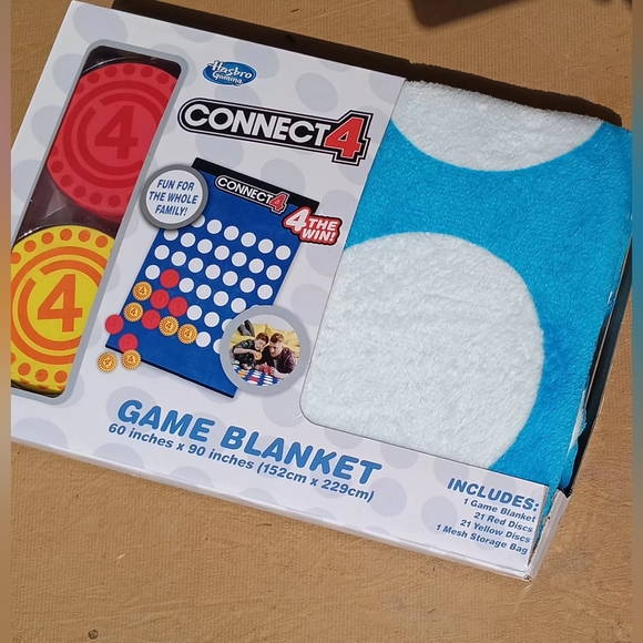 Brand NEW Hasbro Connect 4 Game Throw Blanket Set - Picture 1 of 5